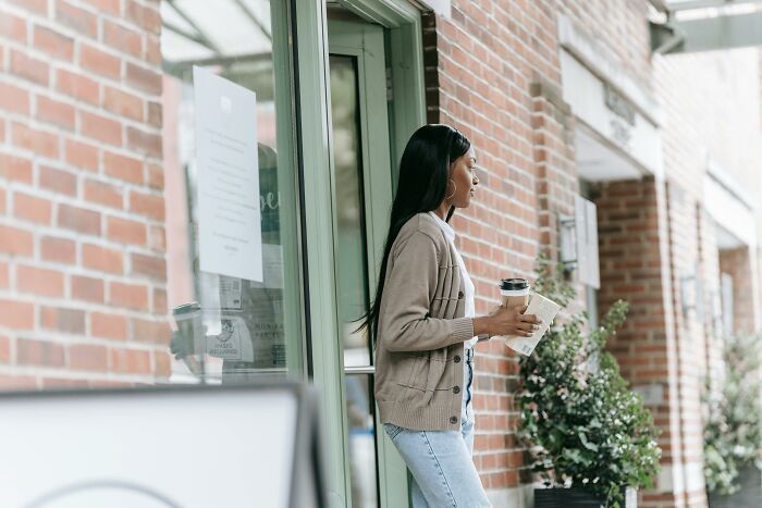 I Felt Invisible Until A Stranger Paid For My Coffee And Suddenly I Didn’t