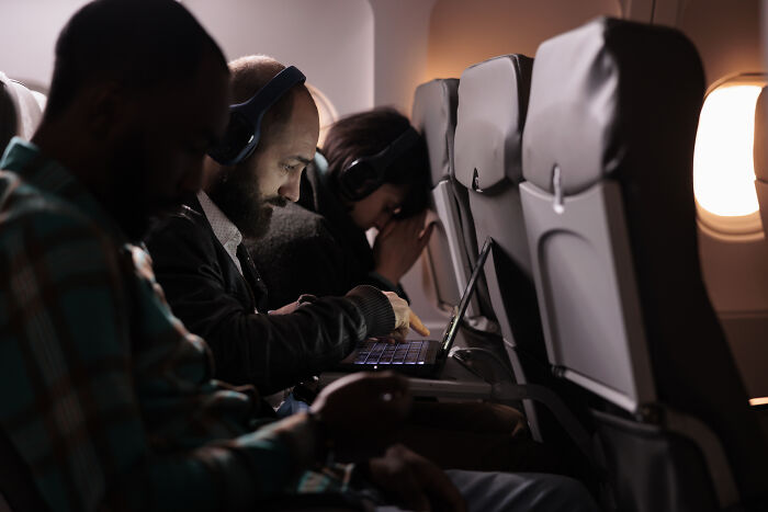 Flight Turbulence Led To A Stranger Chatting Me Through My Anxiety Attack