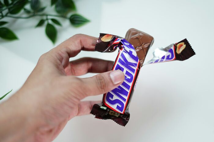 I Gave My Last Two Snickers To A Homeless Man—I Didn’t Expect His Reaction