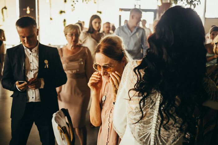 Hold Up, These Wedding Guest Fails Are Wild!