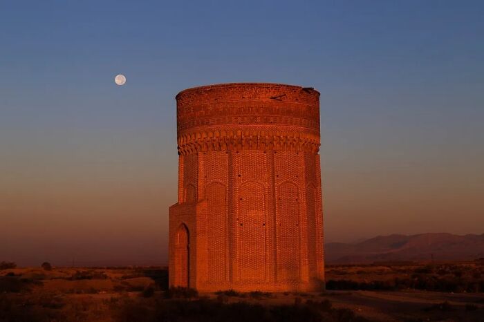 Mehmāndust Tower: The Lost Dome Mystery