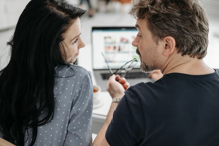 20+ Hilariously Savage One-Liners Women Drop When Guys Get Annoying