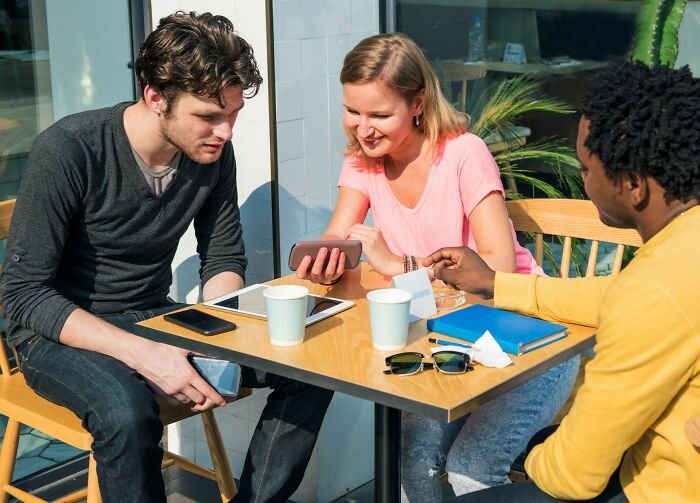 Oops! The Wildest Millennial 'Pick Me' Stories That'll Make You Cringe (In the Best Way)
