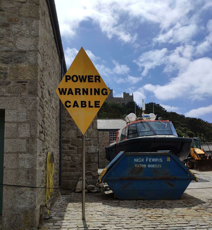 These Hilariously Confused Signs Will Make You Go 'Wait, What?!'
