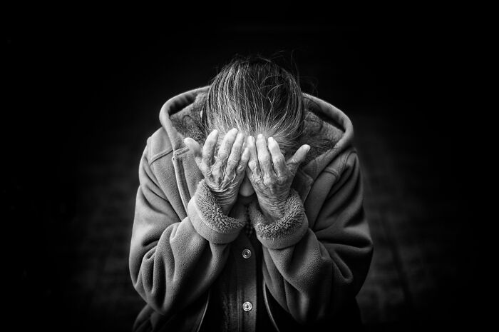 Sundowning Is Real And No, Routine Alone Won’t Fix It