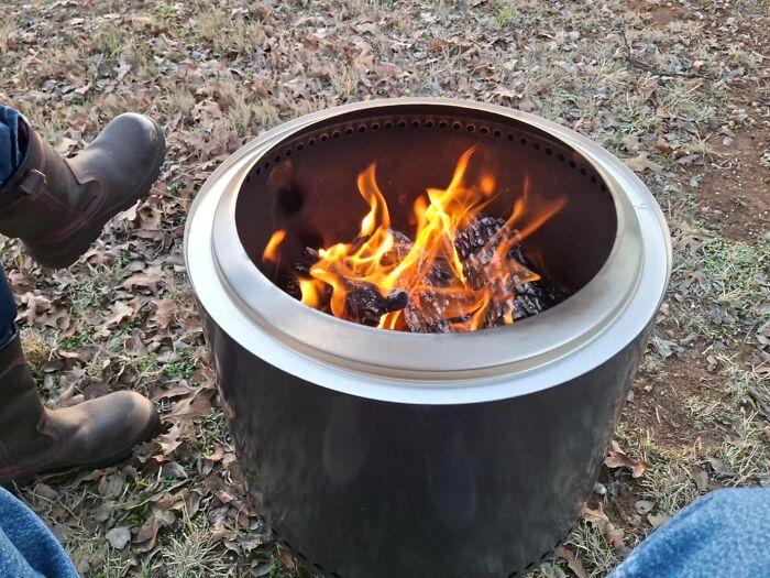 Family Time Gets Way Cooler With This Solo Stove Bonfire That Actually Doesn’t Smell Like Smoke (Dad Will Brag About It For Days)