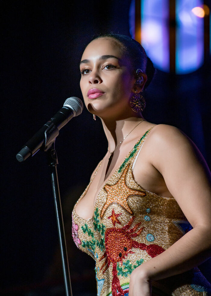Jorja Smith, The Soulful Songbird, 29