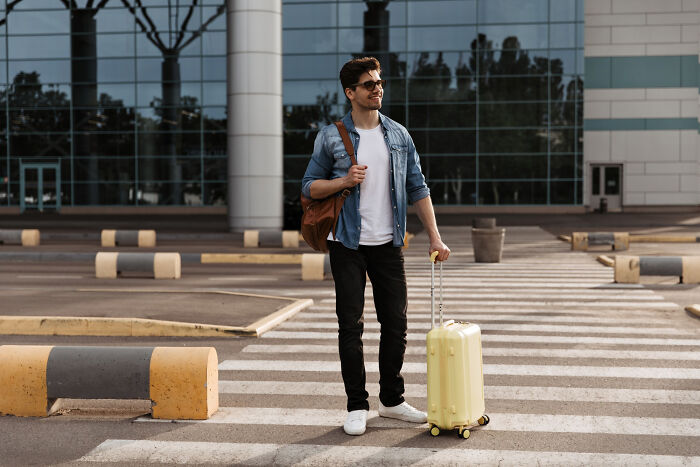 Weird Stuff Americans Call "Normal" That Actually Feels Like a Big Ol’ Scam