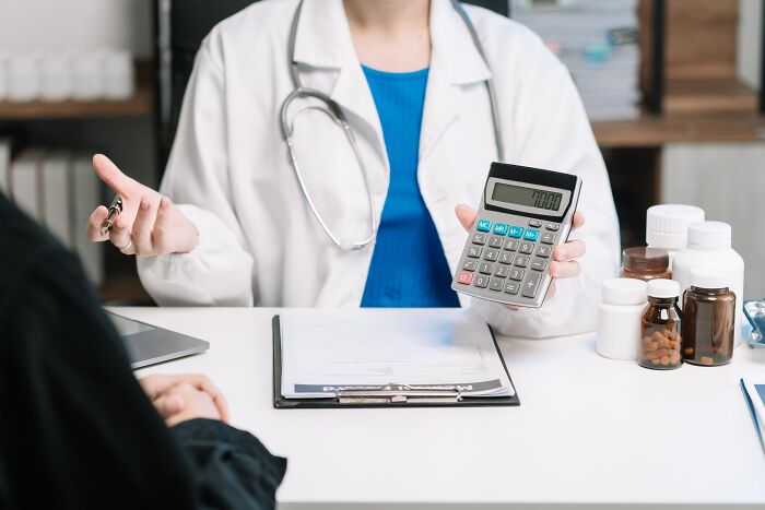 Weird Stuff Americans Call "Normal" That Actually Feels Like a Big Ol’ Scam
