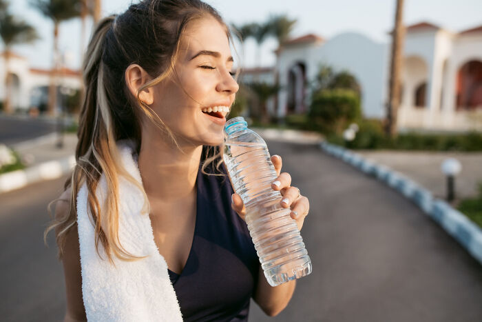 Weird Stuff Americans Call "Normal" That Actually Feels Like a Big Ol’ Scam