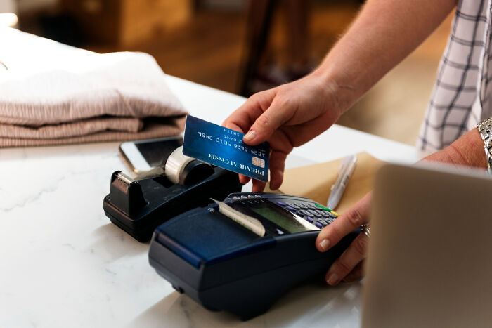Weird Stuff Americans Call "Normal" That Actually Feels Like a Big Ol’ Scam