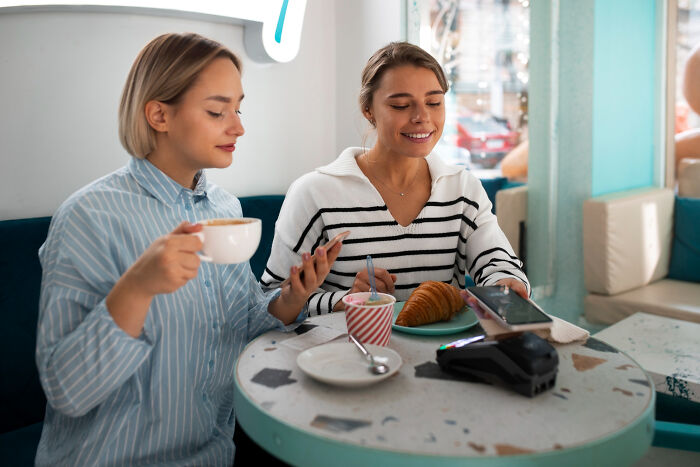 Weird Stuff Americans Call "Normal" That Actually Feels Like a Big Ol’ Scam