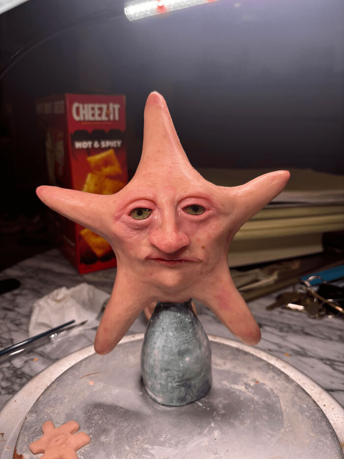 Christmas Tree Topper That’s Both ‘Love It’ and ‘Run Away’