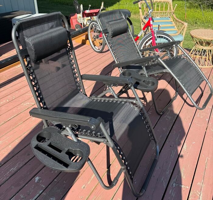 Just Saying "I’m Relaxing" Sounds Way Better From This Zero Gravity Lawn Chair