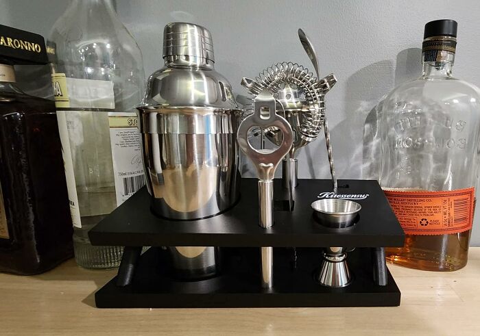 For The Dad Who ‘Freespours’ Cocktails, This Bartender Kit Gives His Claims Some Muscle