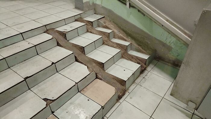 Wheelchair Ramp That Starts And Ends In Thin Air. Genius?