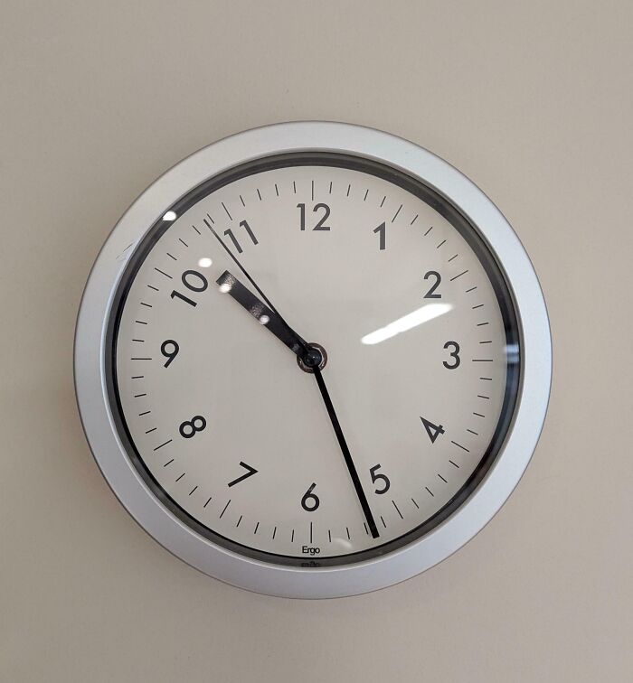 This Guy’s Workplace Clock Just Doesn’t Make Sense