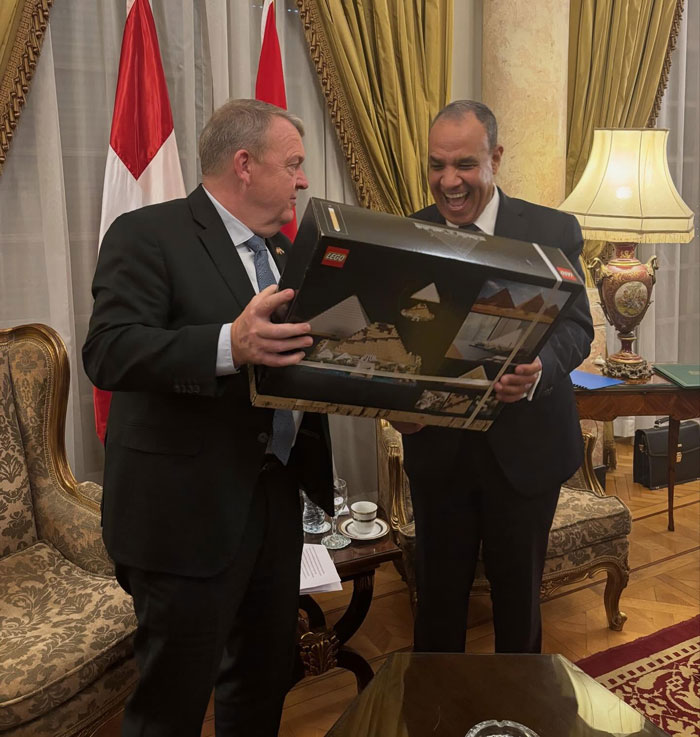 The Prime Minister Gets a LEGO Pyramid Set — Seriously Cool Gift!