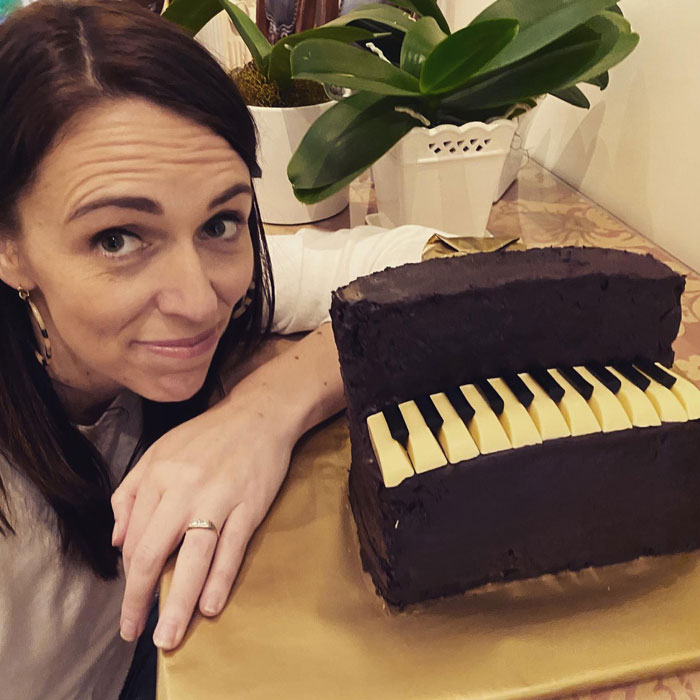 Jacinda Ardern Baking a Birthday Cake While Running the Country Like a Boss