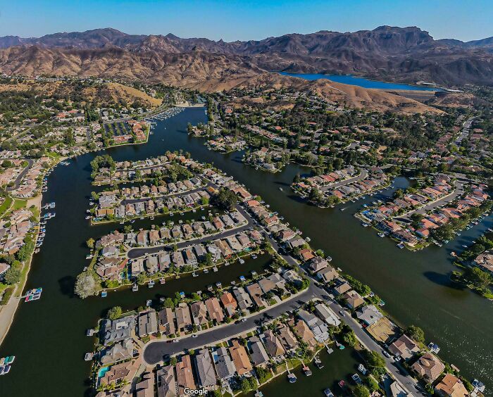 Wait... People Actually Live Here? 64 Wild Urban Nightmares You Won't Believe Exist