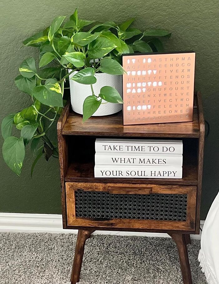 This Word Clock Is Basically The Sherlock Holmes Of Time-Telling — Watch Every Guest Stop And Scratch Their Heads