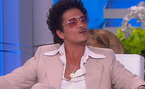 The 35 Most Cringe Celebrity Encounters Ever (Yep, Some Were That Bad)