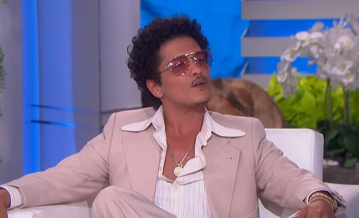 The 35 Most Cringe Celebrity Encounters Ever (Yep, Some Were That Bad)
