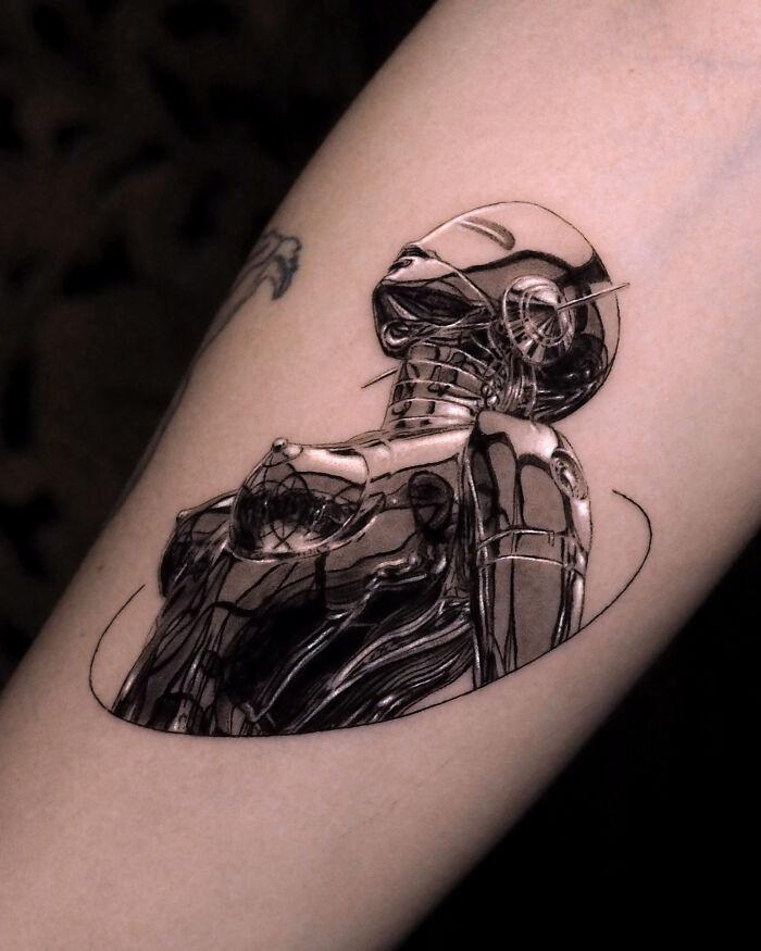 30 Chrome Tattoos That Look Like They’re From The Future (Seriously, Mind-Blowing!)