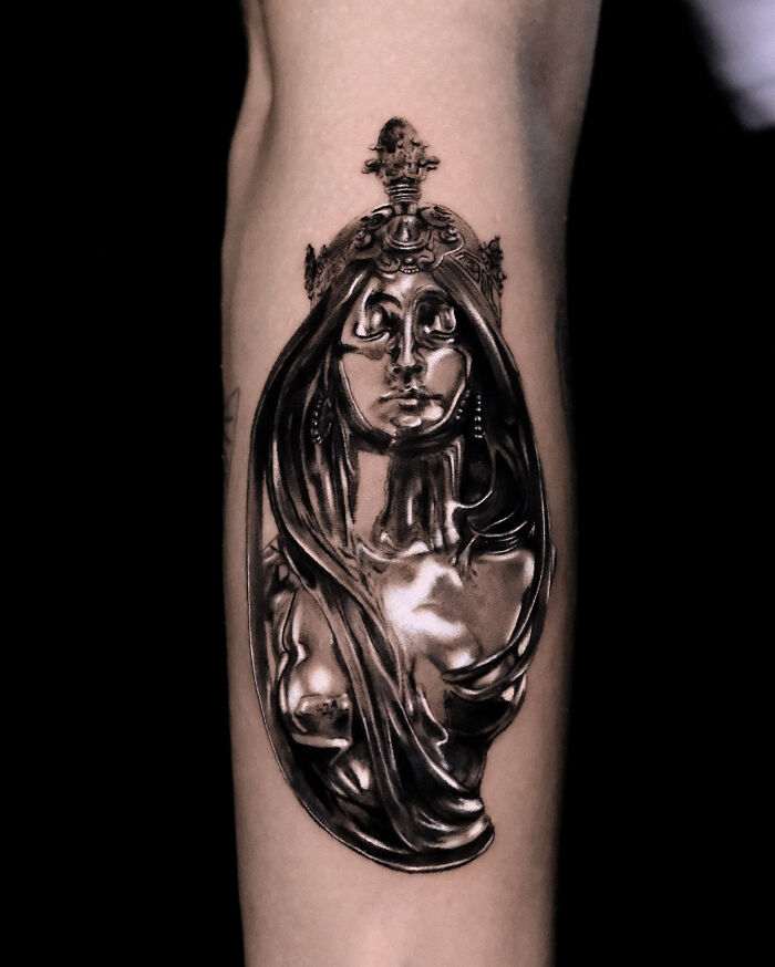 30 Chrome Tattoos That Look Like They’re From The Future (Seriously, Mind-Blowing!)