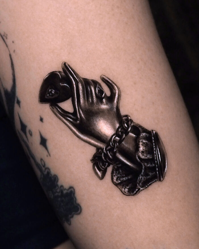 30 Chrome Tattoos That Look Like They’re From The Future (Seriously, Mind-Blowing!)