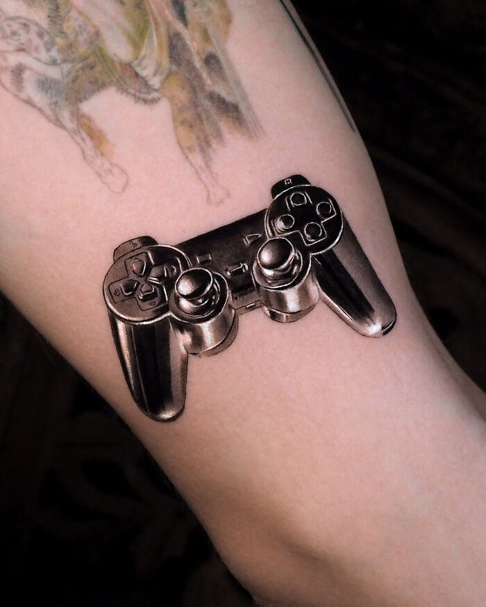 30 Chrome Tattoos That Look Like They’re From The Future (Seriously, Mind-Blowing!)