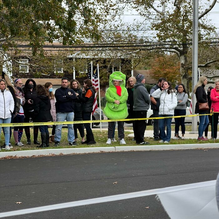 School Parade Costume Mix-Up: Dad Does It Differently
