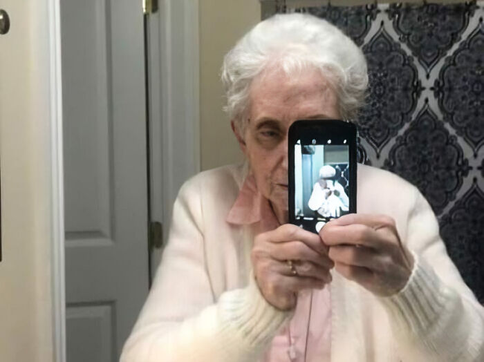 Grandma’s First Selfie Ever – Epic Or Adorable?