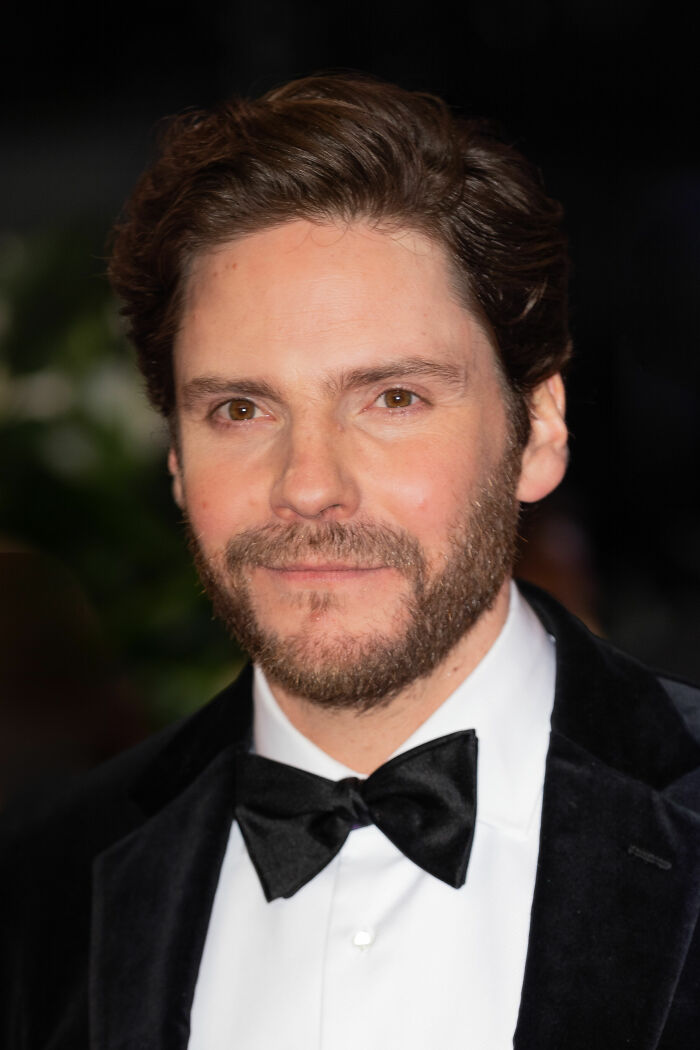 Daniel Brühl: The Language Wizard, 48