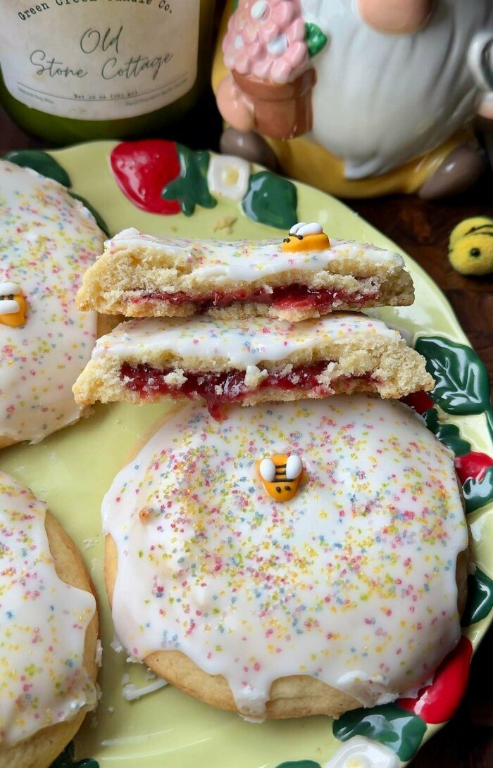 We Found 109 Bakers Who Took Dessert Decorating Way Too Seriously (And We’re Here For It)