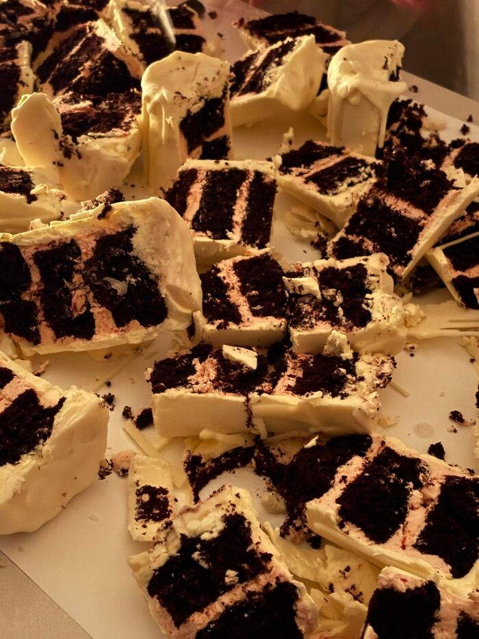 We Found 109 Bakers Who Took Dessert Decorating Way Too Seriously (And We’re Here For It)