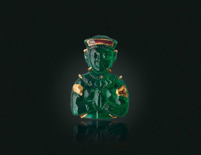 17th Century Emerald Carving Of Hindu Saint With Ruby And Gold Swag