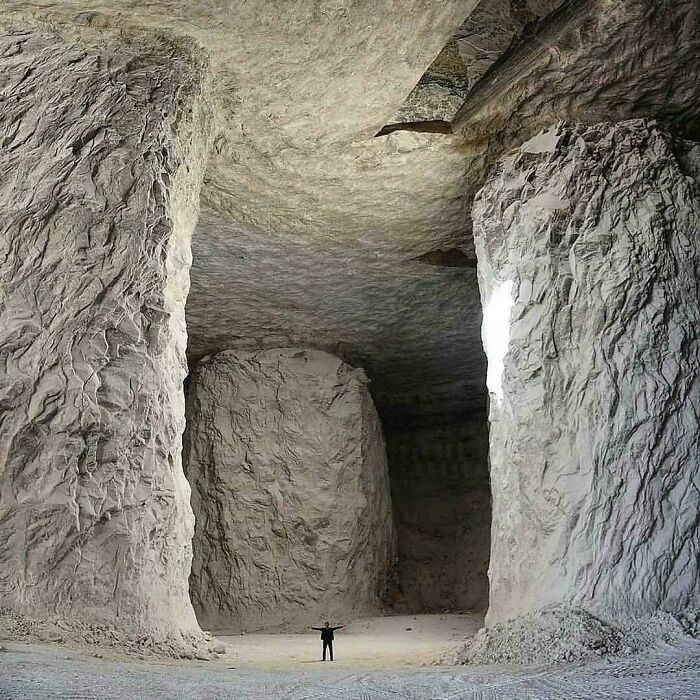 Garmsar Salt Cave’s Massive Pillars: Ancient Salt Mining Isn’t Small Stuff