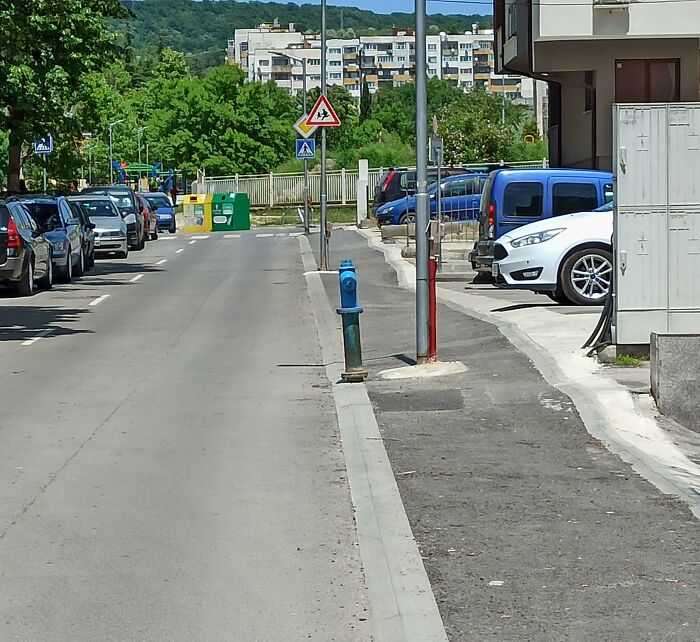 Sidewalk Building Level:...Creative