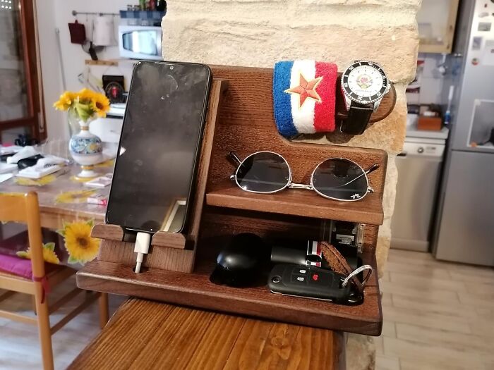 This Phone Docking Station Is Like Dad’s Personal Organizer—Everything In Its Place, No More Lost Stuff!