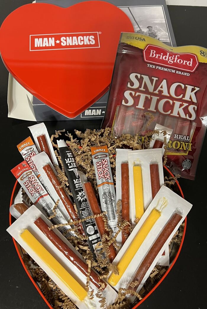 Jerky Lover’s Dream: This Mansnack Gift Basket Is Loaded With Enough Goodies To Last The Weekend (If Dad’s Generous)