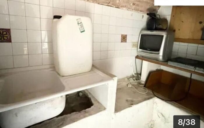 These Real Estate Fails Are So Weird, You'll Wonder If They're Real