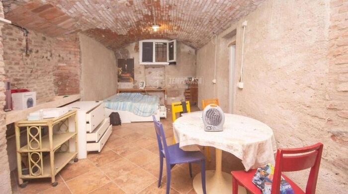 These Real Estate Fails Are So Weird, You'll Wonder If They're Real