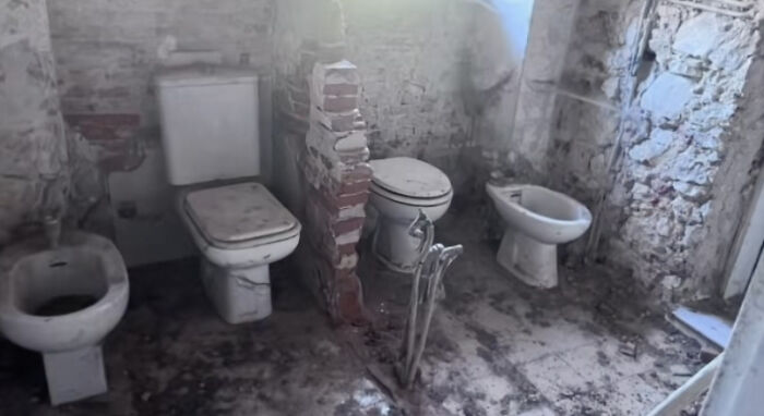 These Real Estate Fails Are So Weird, You'll Wonder If They're Real