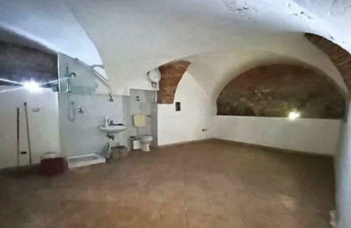 These Real Estate Fails Are So Weird, You'll Wonder If They're Real