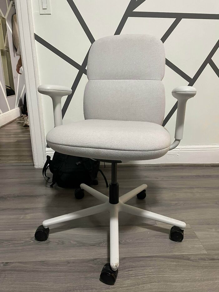 NYC Curb Score: A $1500 Herman Miller Chair?!