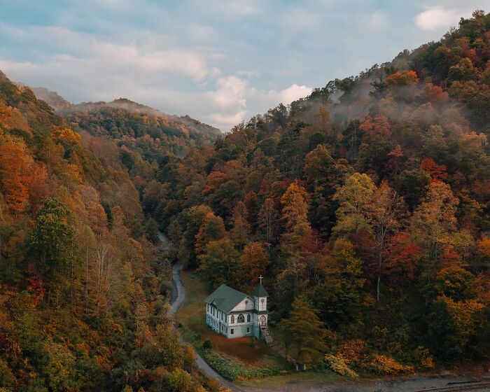 Let's Wander Through 55 Spooky Abandoned Spots in America!