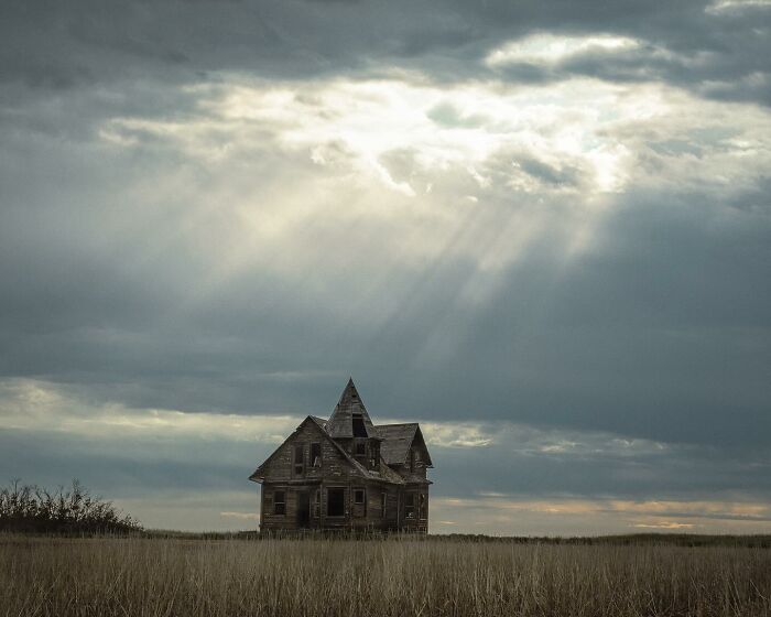Let's Wander Through 55 Spooky Abandoned Spots in America!