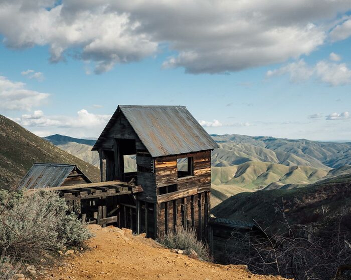 Let's Wander Through 55 Spooky Abandoned Spots in America!