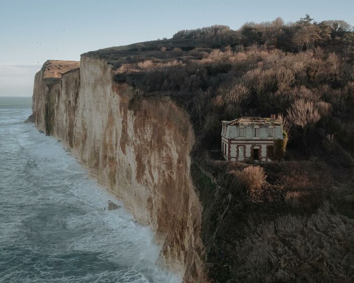 Let's Wander Through 55 Spooky Abandoned Spots in America!